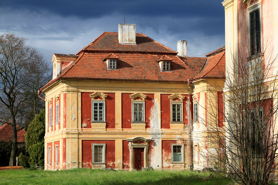 Dolní-Lukavice-castle